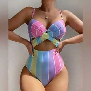 Beautiful swimsuit ❤️